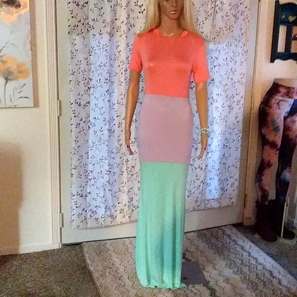 Beautiful color block maxi  dress💐. Perfect for summer! - Picture 2 of 4